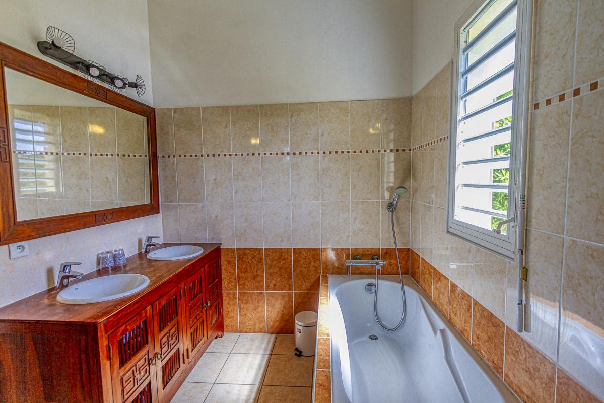17. Location villa vue mer piscine Deshaies Guadeloupe_Suite Vue Mer des Caraibes